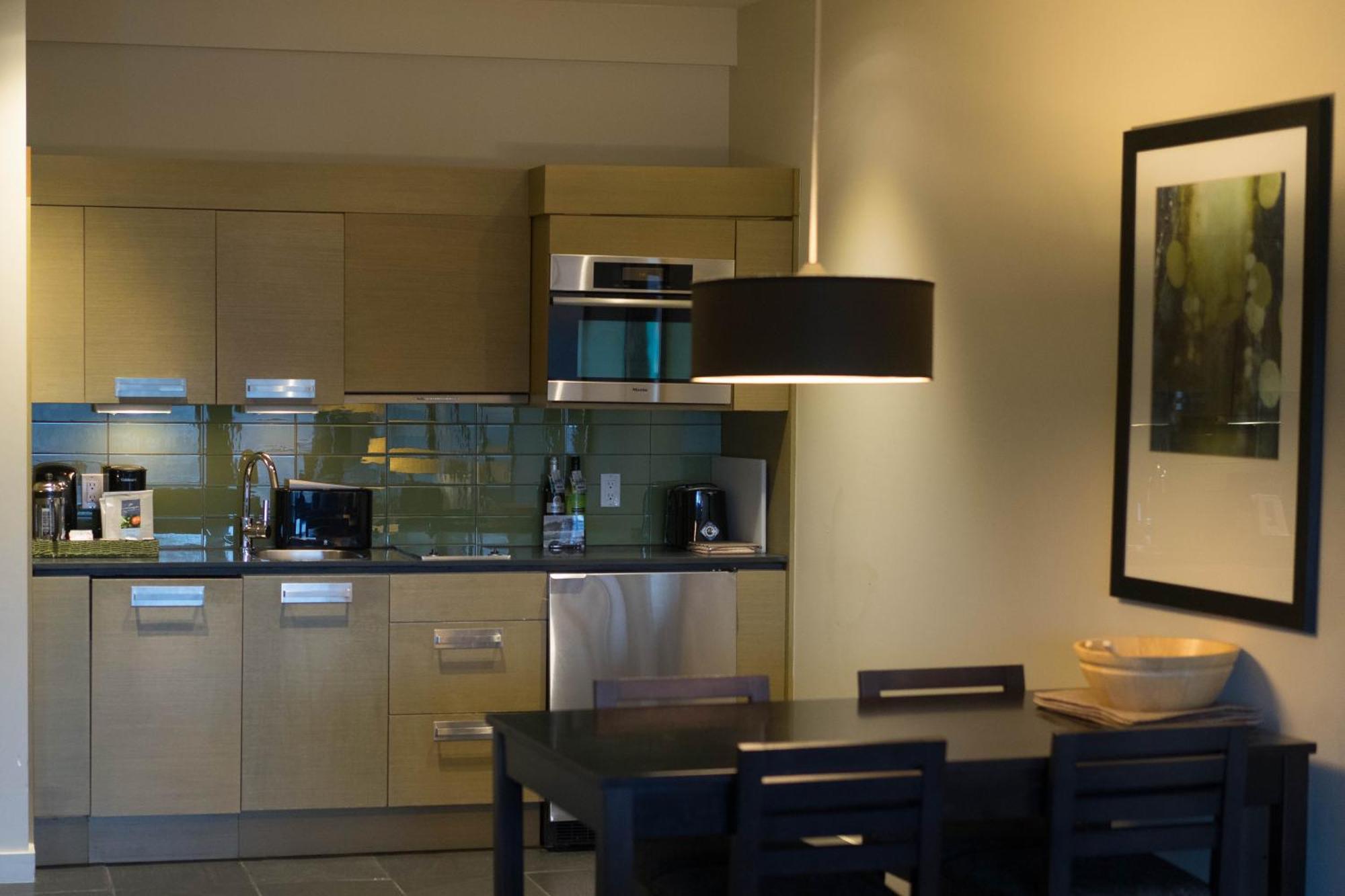 Black Rock Oceanfront Resort Уклуелет Стая снимка